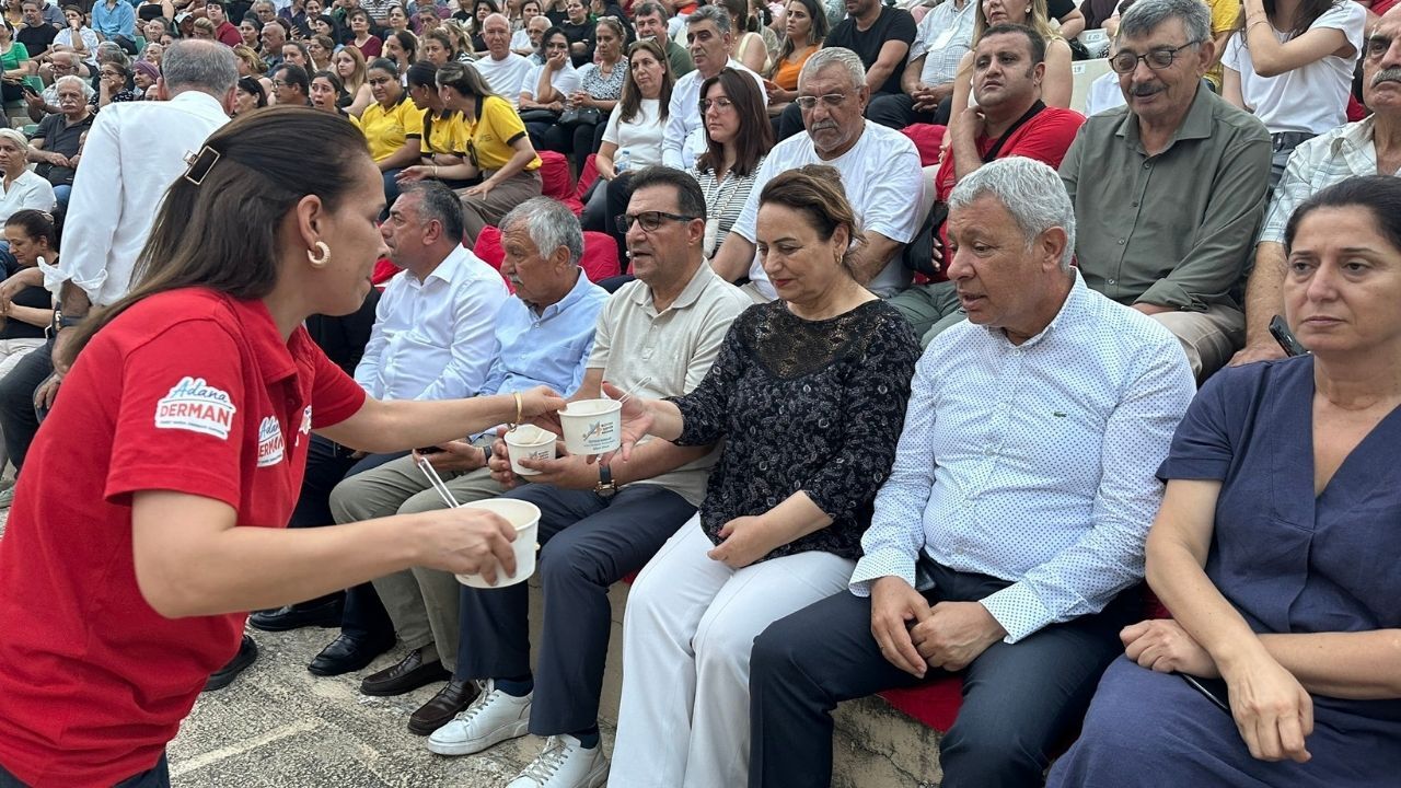 Aşure Bereketi Mazlum Çimen Konseriyle Taçlandı (1)