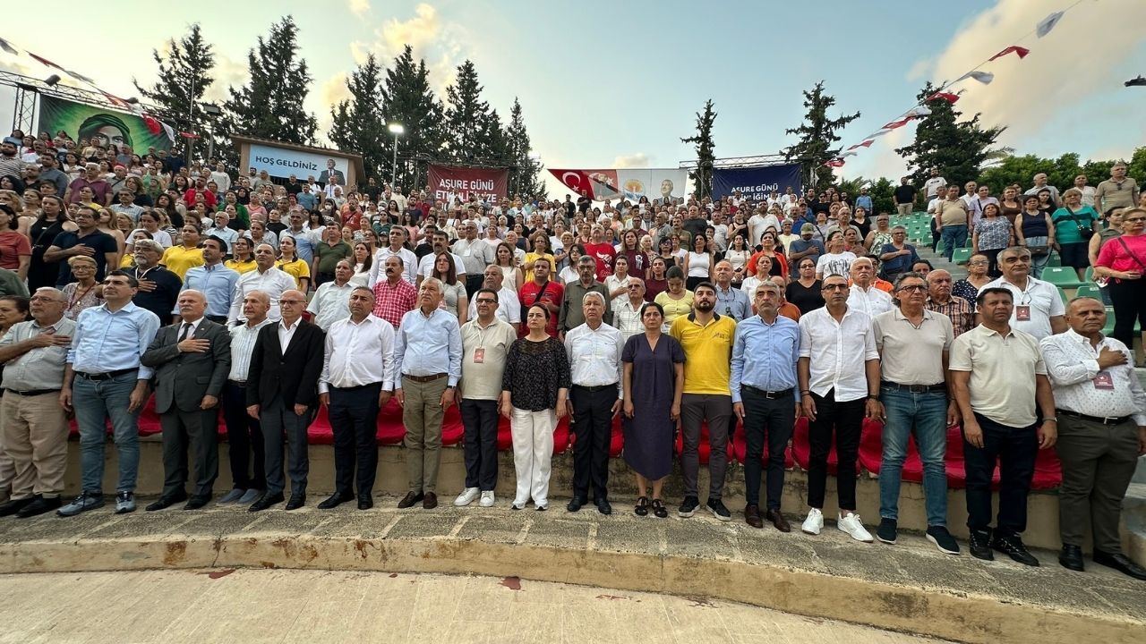 Aşure Bereketi Mazlum Çimen Konseriyle Taçlandı