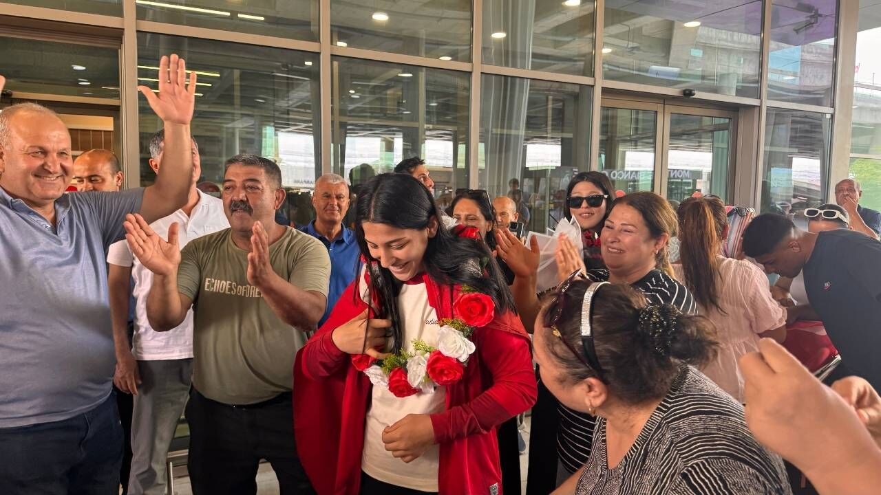 Avrupa Şampiyonu Elif Şevval Kurt, Adana'da Coşkuyla Karşılandı