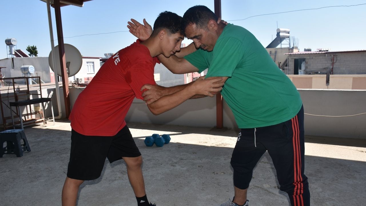 Babası Damı Spor Salonuna Çevirdi! Oğlu Türkiye Şampiyonu Old (1)