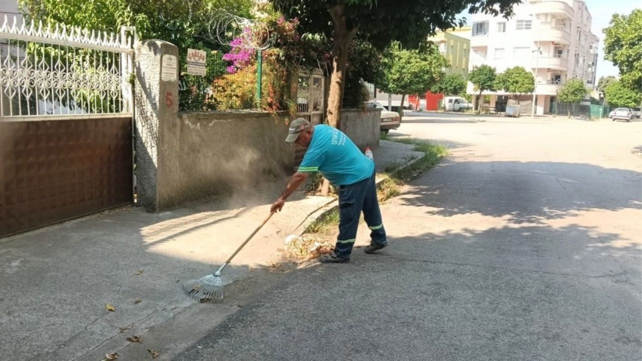 Ceyhan Belediyesi Kent Genelinde Temizlik Çalışmalarını Sürdürüyor