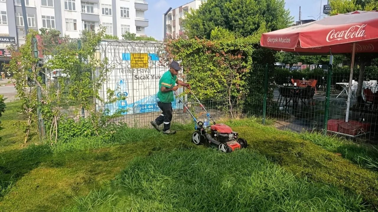 Ceyhan'da Yeni Hafta Kapsamlı Temizlik Çalışmalarıyla Başladı (2)