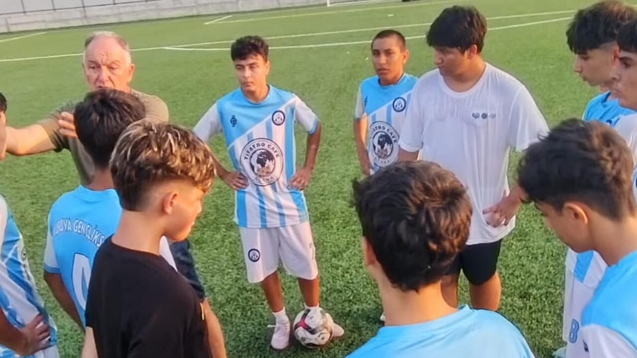 Çukurova Gençlik Spor, Geleceğin Futbolcularını Karataş Kampında Hazırlıyor (1)