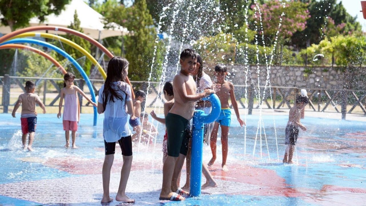 Çukurova’da Su Oyun Parkları Miniklere Yaz Coşkusu Yaşatıyor (3)