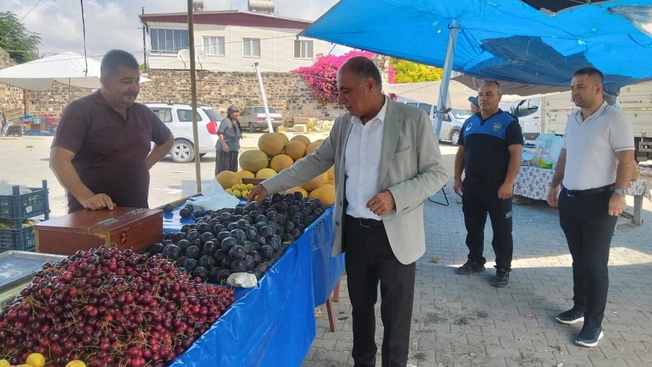 Erdinç Altıok, Semt Pazarını Ziyaret Edip Yol Çalışmalarını Denetledi!