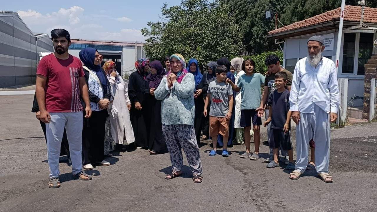 Fabrika Bacasından Yükselen Duman Mahalleliyi Sokağa Döktü