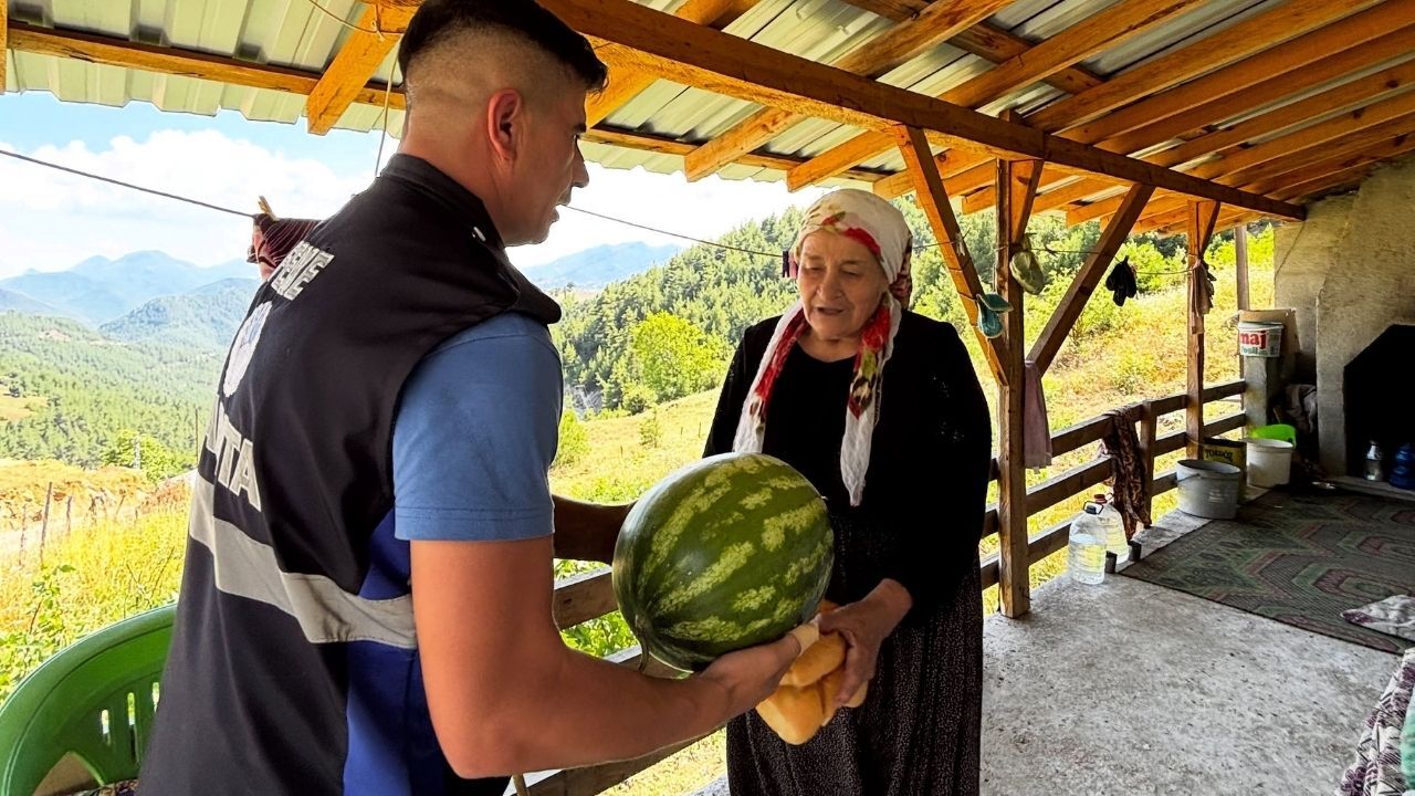 Feke Belediyesi Çiftçileri Hasat Alanlarında Yalnız Bırakmıyor