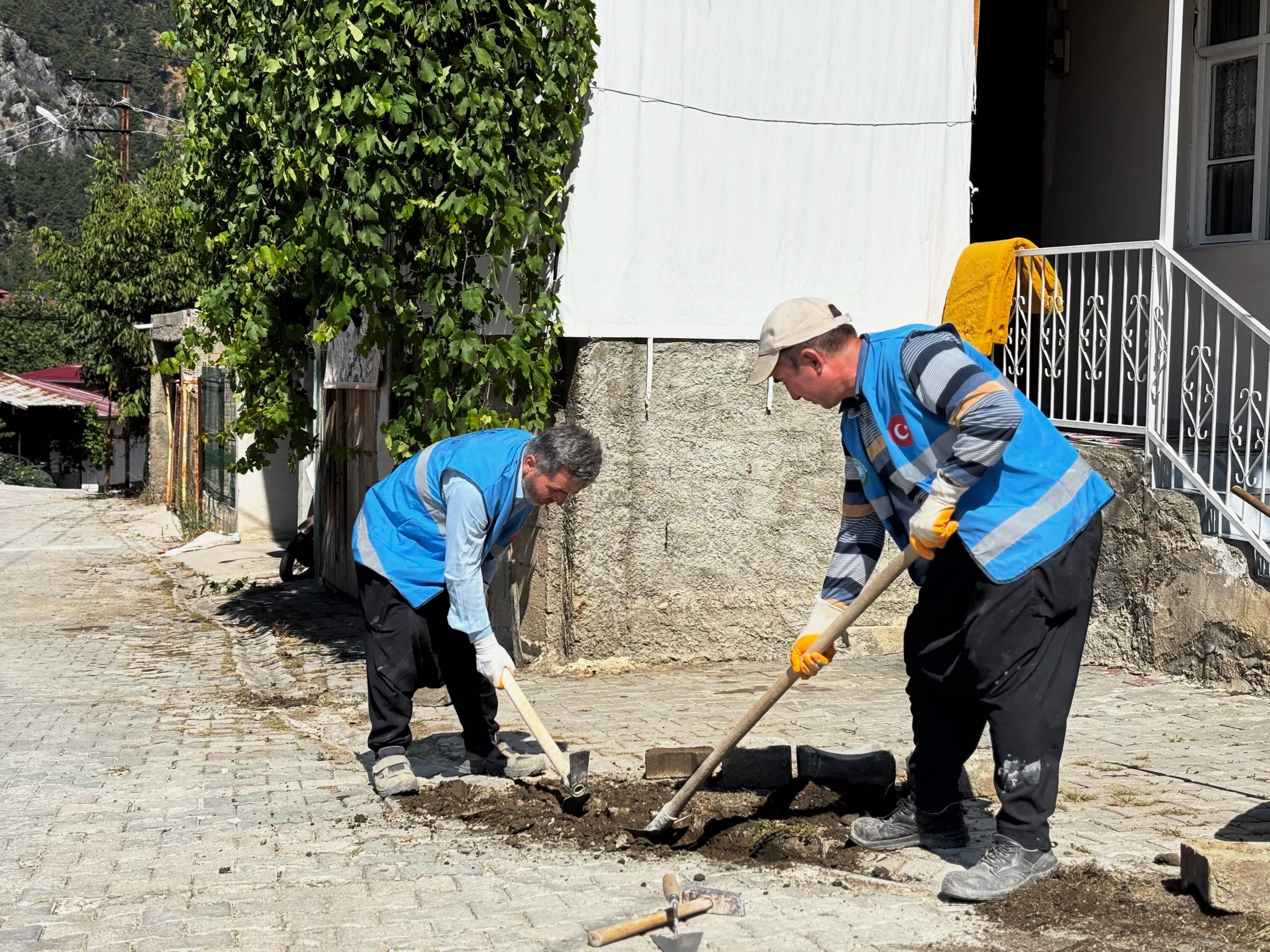 Feke Belediyesi’nden Ilçe Genelinde Parke Yenileme Seferberliği (2)