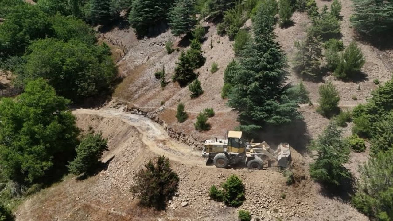 Feke'de Ulaşımı Kolaylaştıracak Yol Çalışmaları Sürüyor