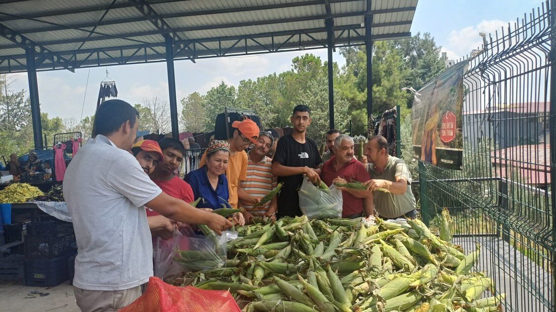 Karaisalı Umut Evleri Sakinlerinden Renkli Pazar Gezisi (2)