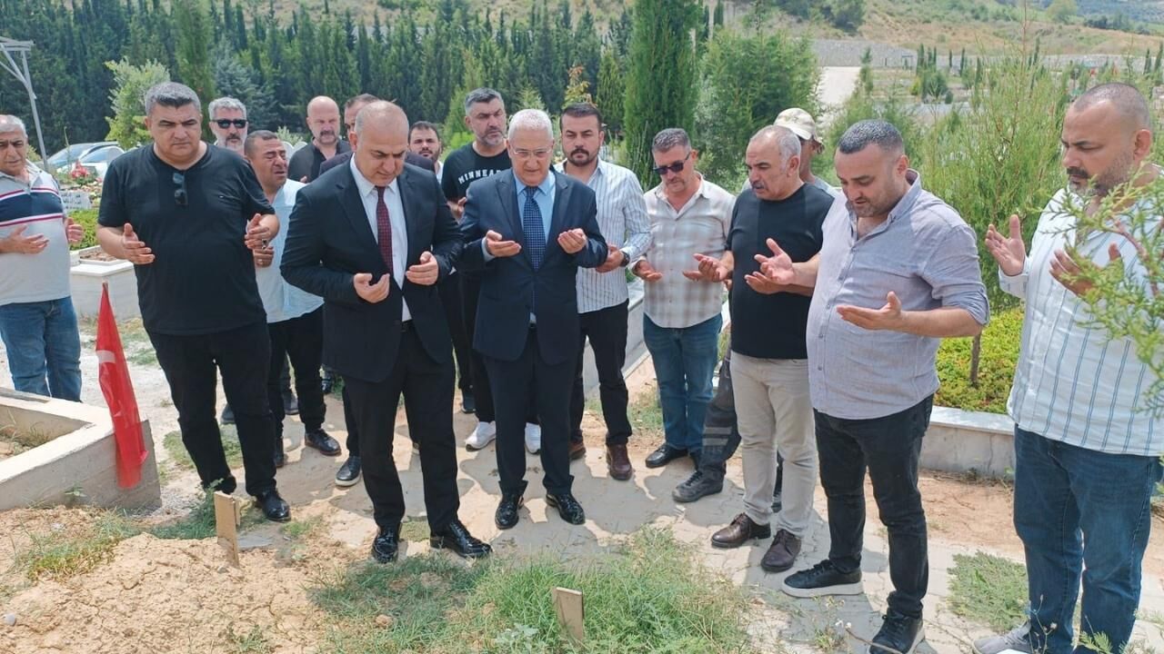 Mhp Adana Teşkilatından Kabir Ziyareti Ve Dua Programı