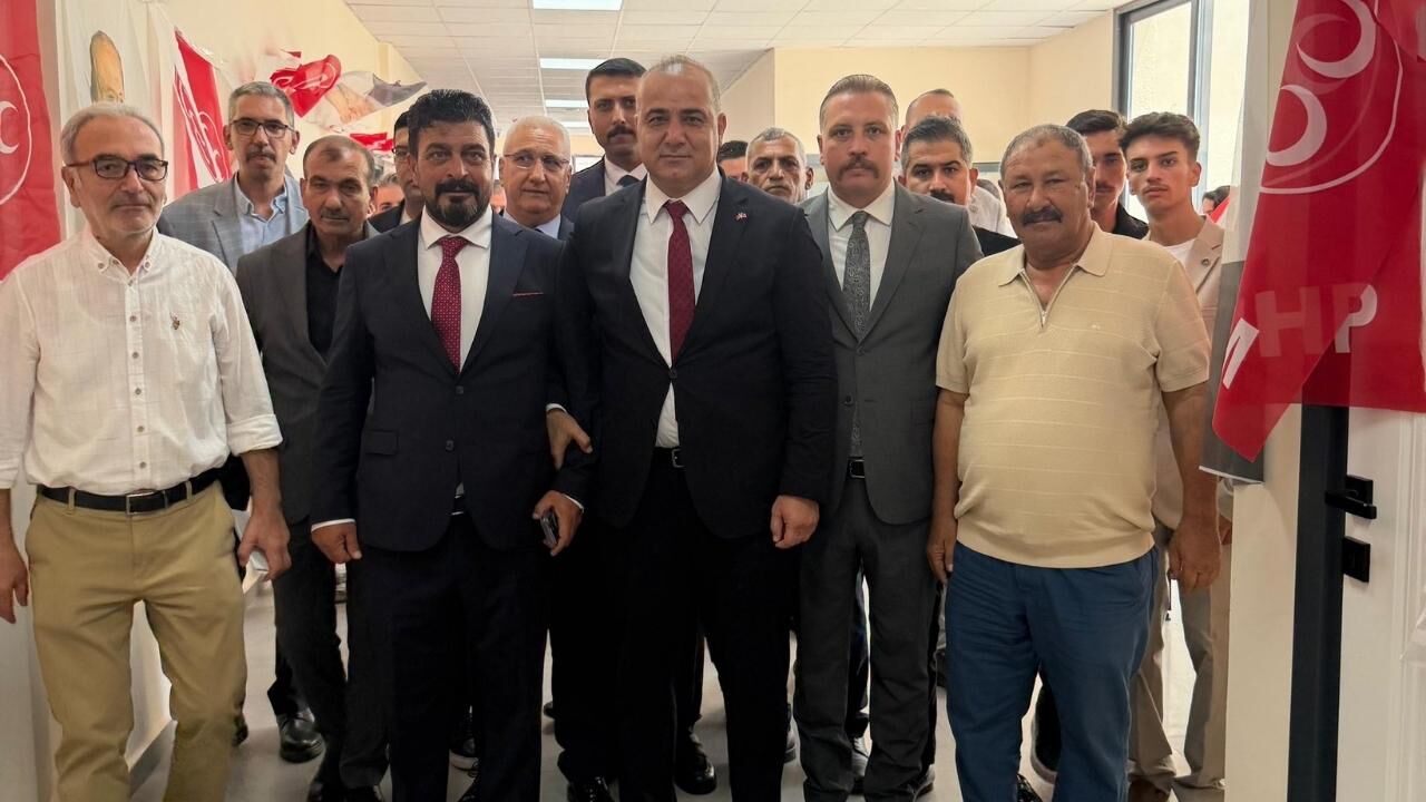 MHP Karataş İlçe Kongresi'nde Gökdemir Polat güven tazeledi