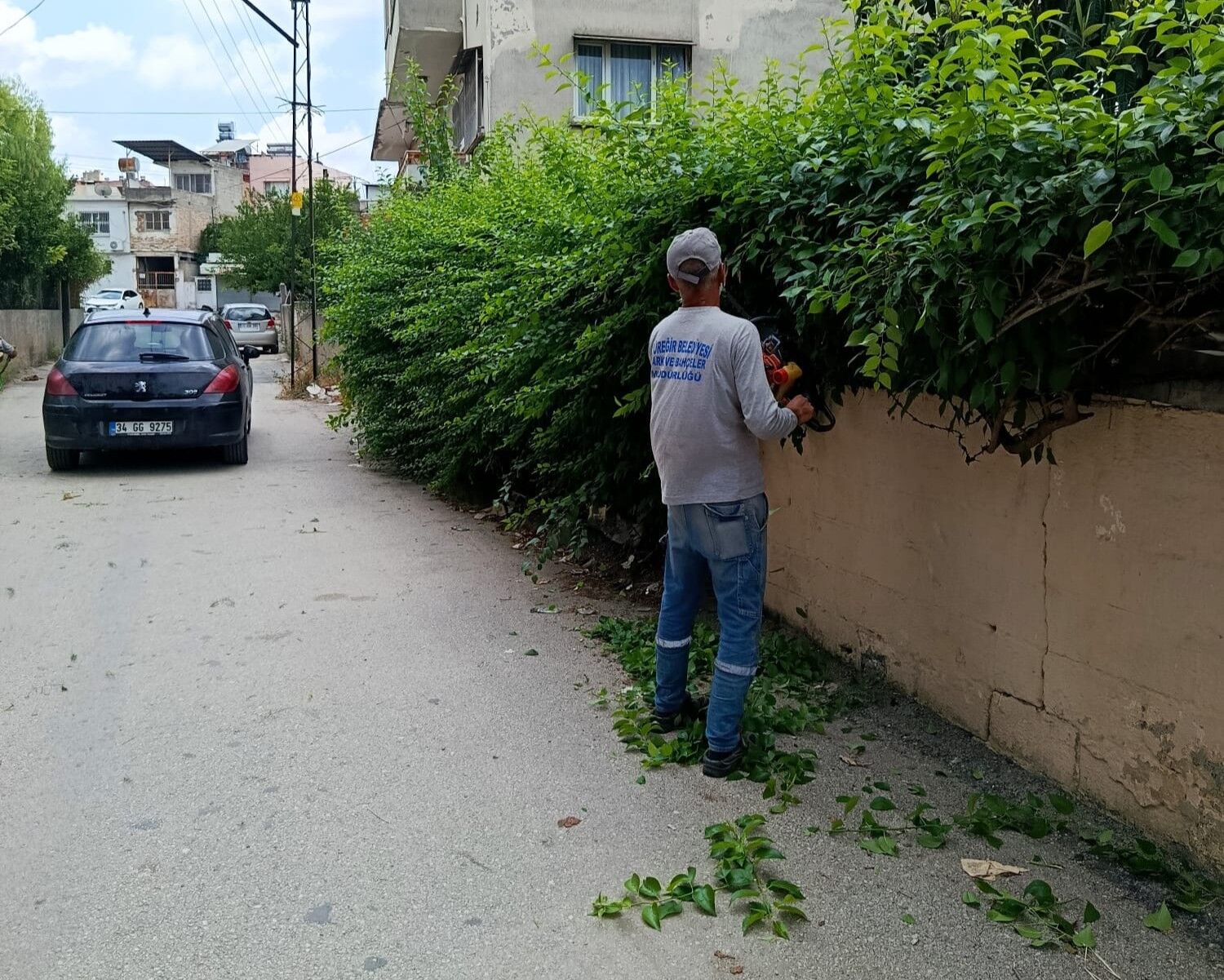 Muhtar Balaban’dan Örnek Davranış Gönüllere Dokundu Hem De Temizliğe Dikkat Çekti-1