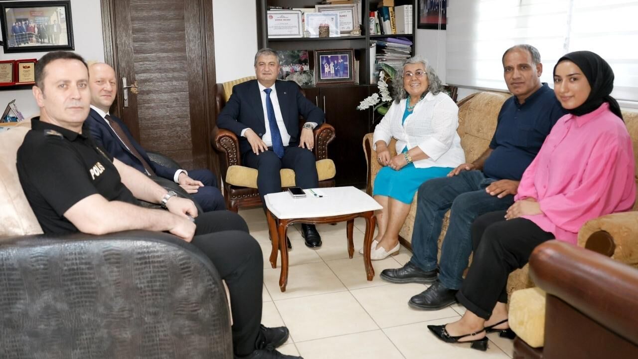 Mustafa Yavuz’dan Pınar Mahallesi Muhtarı Saniye Çelik’e Ziyaret
