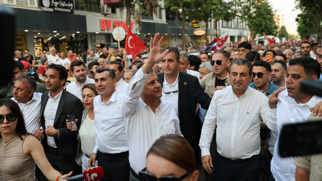 Özgür Özel'den Adana'da Yeni Yol Mesajı Ya Partimizi Geri Alacağız Ya Da 20260711 232556 0000