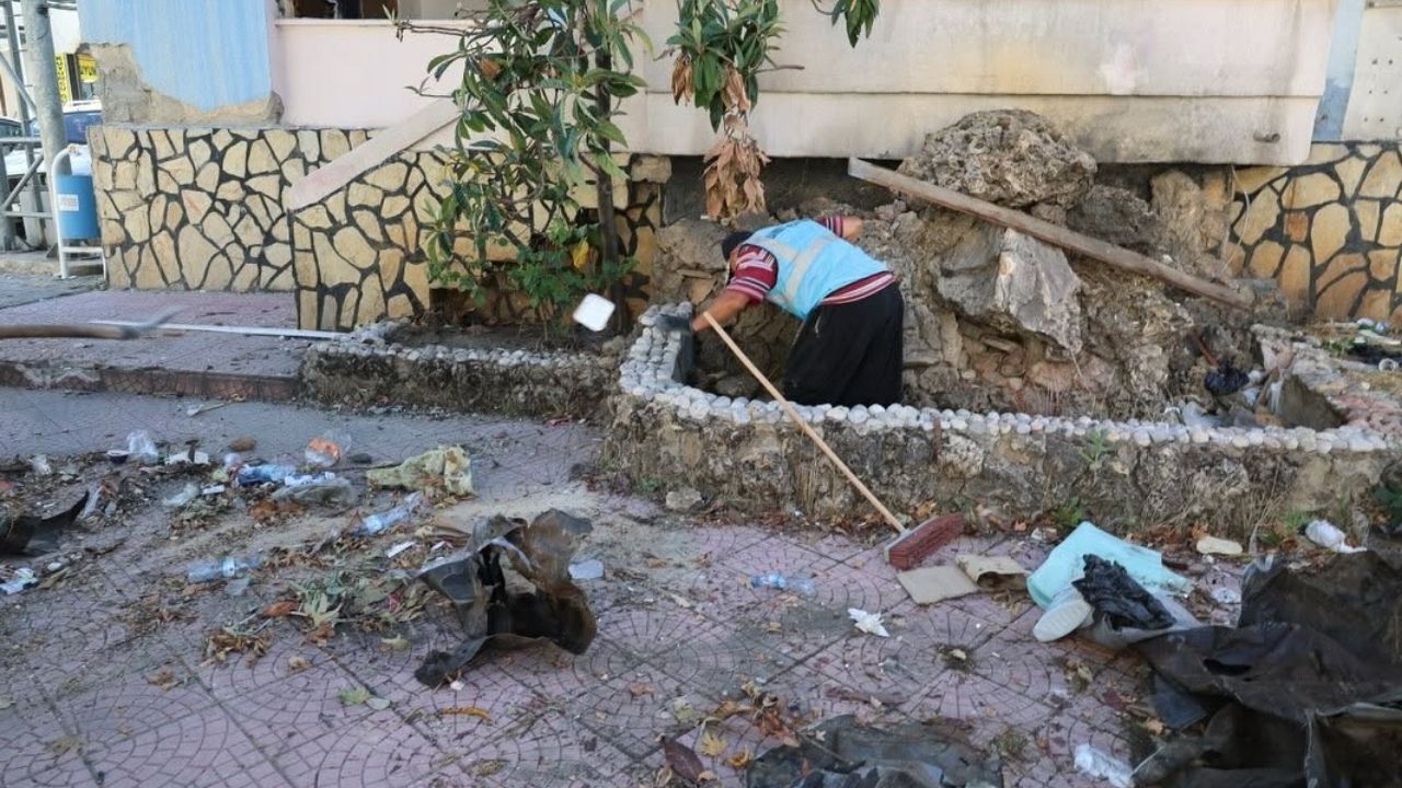 Saimbeyli'nde Temizlik Çalışmaları Aralıksız Sürüyor
