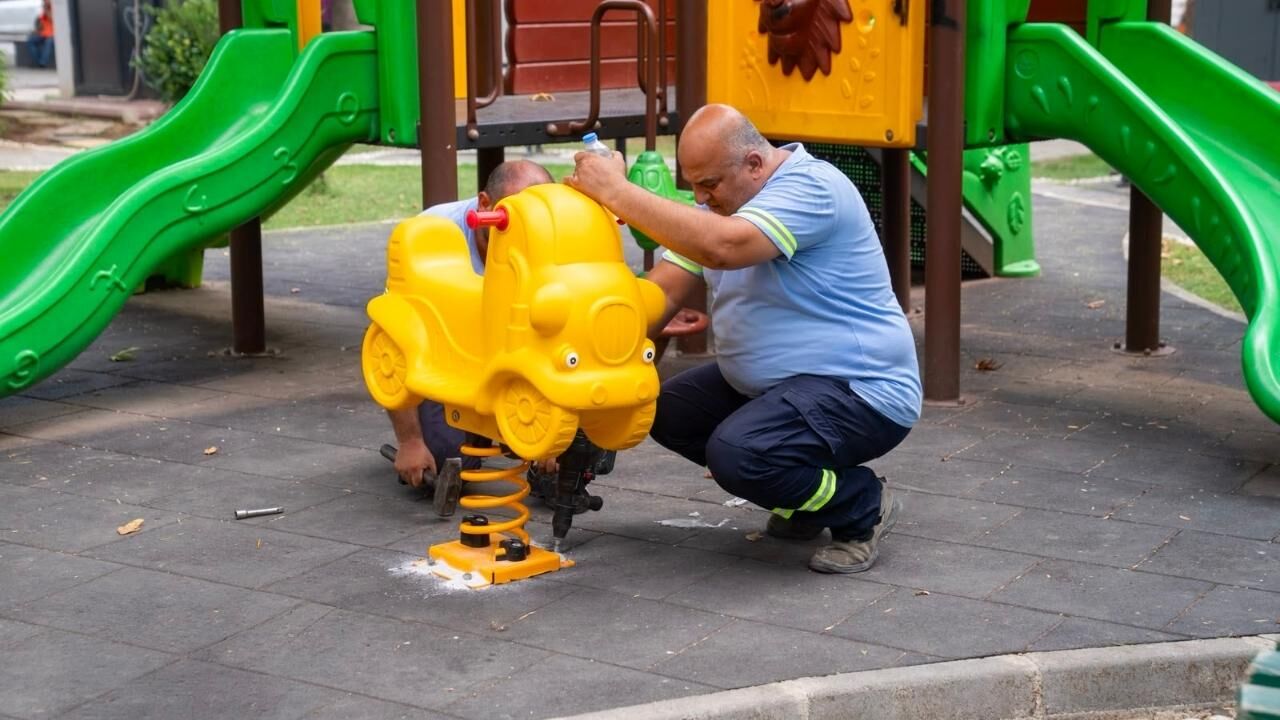 Seyhan Belediyesi Harekete Geçti! Parklar Yenilendi, Esnafa Çevre Uyarısı Yapıldı (3)