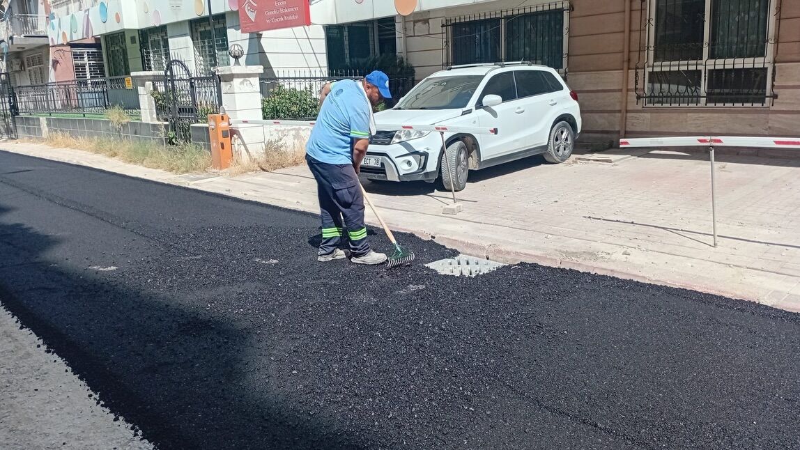 Seyhan'da Yol Konforu Artıyor Kurtuluş Mahallesi Yeni Asfaltına Kavuştu (1)