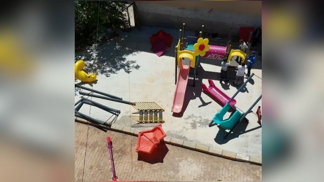 Tufanbeyli Belediyesi Parkları Yenilemeye Devam Ediyor