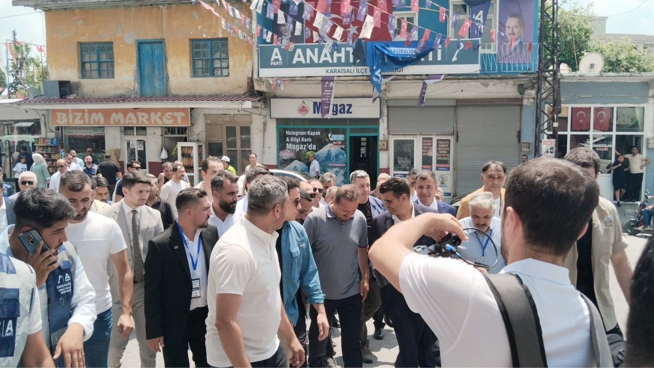 Yavuz Ağıralioğlu Karaisalı'da Yoğun Ilgiyle Karşılandı (1)