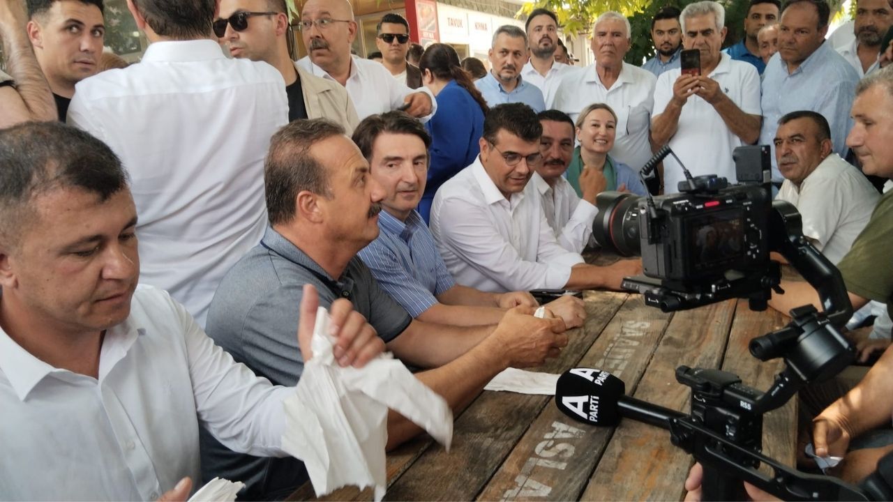 Yavuz Ağıralioğlu Karaisalı'da Yoğun Ilgiyle Karşılandı (2)