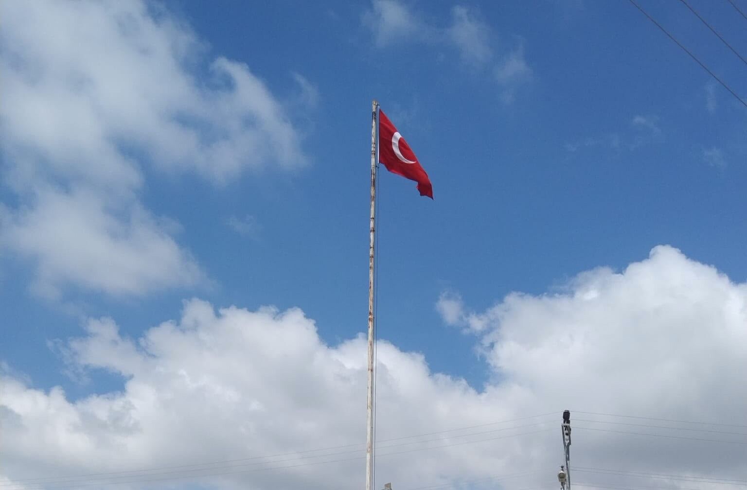 Yumurtalık’ta Yıpranan Türk Bayrakları Yenilendi (2)