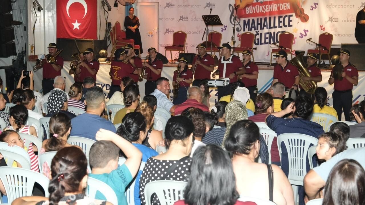 Adana Büyükşehir Belediyesinden Hadırlı Mahallesi'nde Eğlence Etkinliği