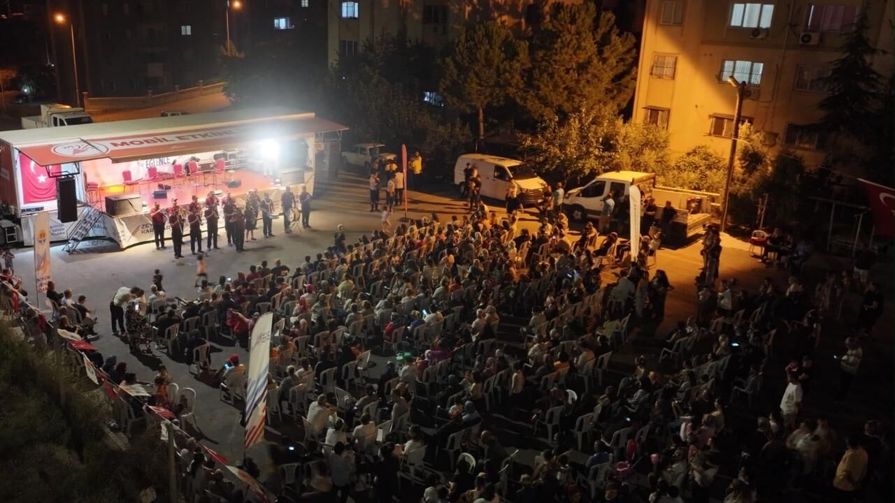 Adana Büyükşehir Belediyesinden Sarıçam'da Mahalle Şenliği