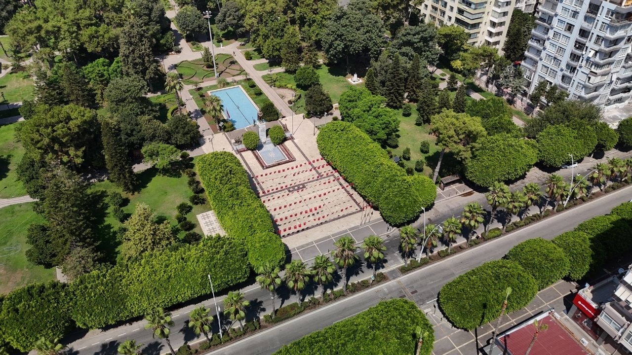 Adana Sıcağa Teslim Oldu! Kentin Tarihi Noktalar Sessizliğe Büründü (3)