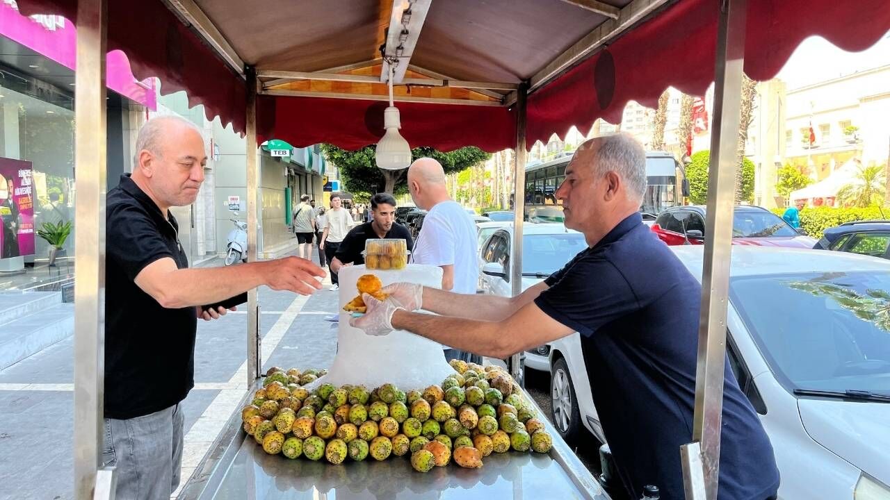 Adana Sıcağında Serinlemenin Doğal Yolu! Tezgahlarda Tanesi 25 Tl'den Kapışılıyor (1)