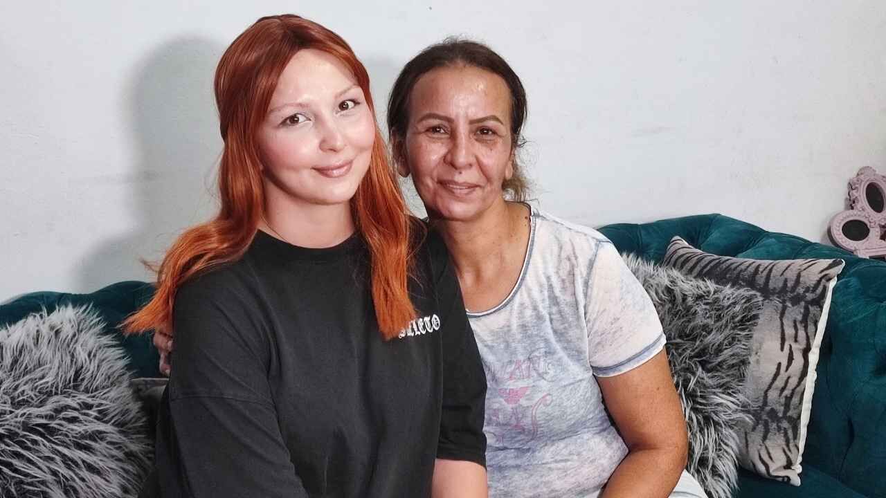 Adana’da 24 Yaşındaki Hemşire Kanseri Yendi Sevincini Konvoyla Kutladı (1)