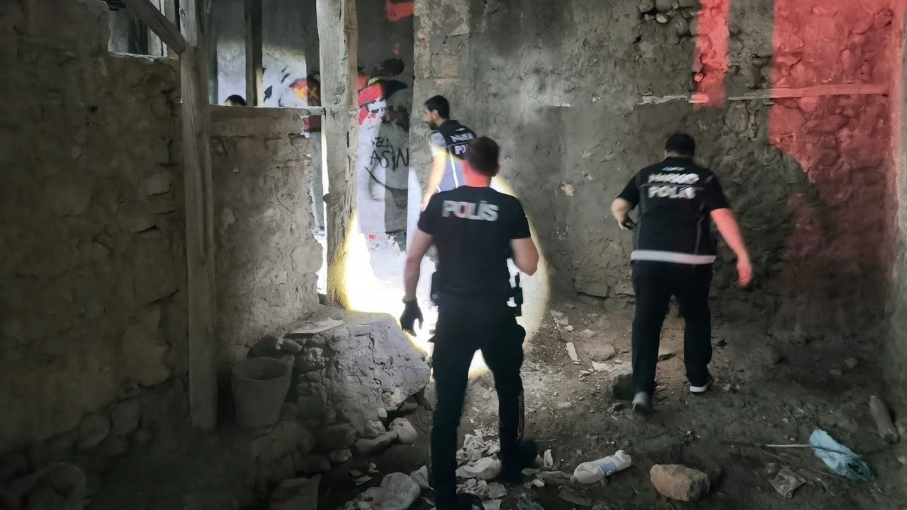 Adana’da 8 Mahallede Geniş Çaplı Denetim 411 Kişi Sorgulandı (1)