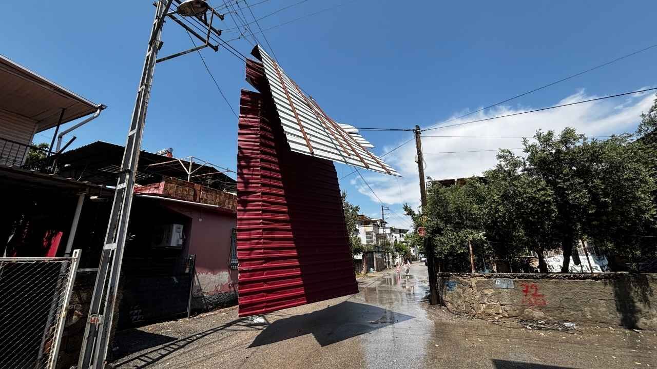 Adana’da Ağustos Ayında Şaşırtan Hava “İlk Defa Böyle Bir Şey Yaşadım” (1)