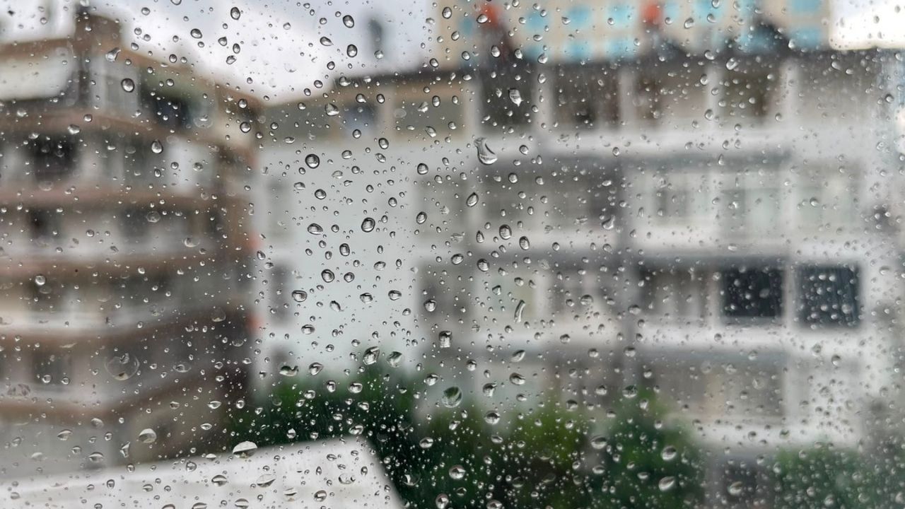 Adana’da Gök Gürültülü Sağanak Etkili Oluyor (4)