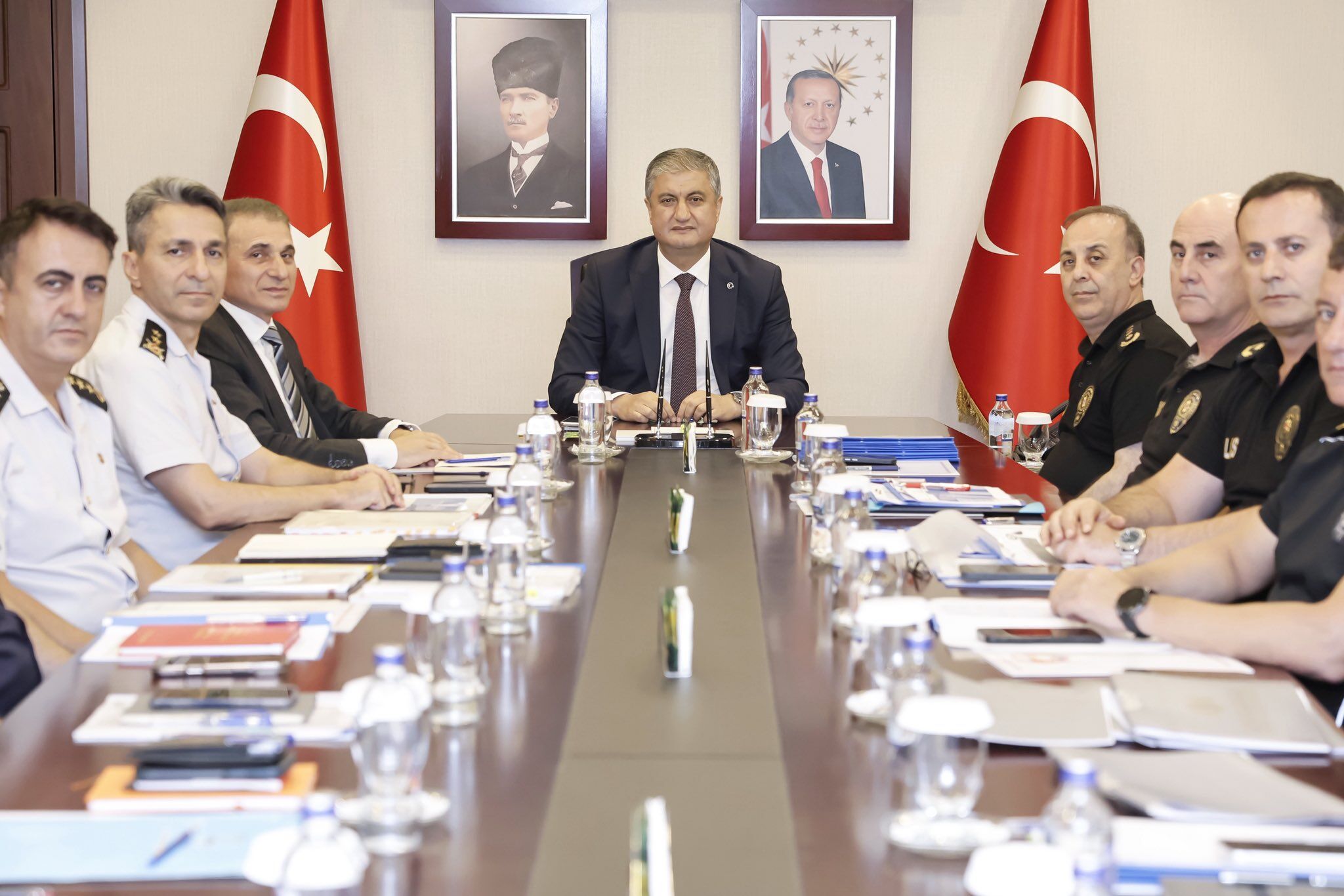 Adana'da Güvenlik Zirvesi! Vali Mustafa Yavuz'dan 'Huzur' Mesajı (2)