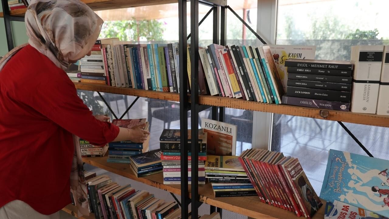 Adana'da Kütüphane Kafede Pes Dedirten Hırsızlık (1)