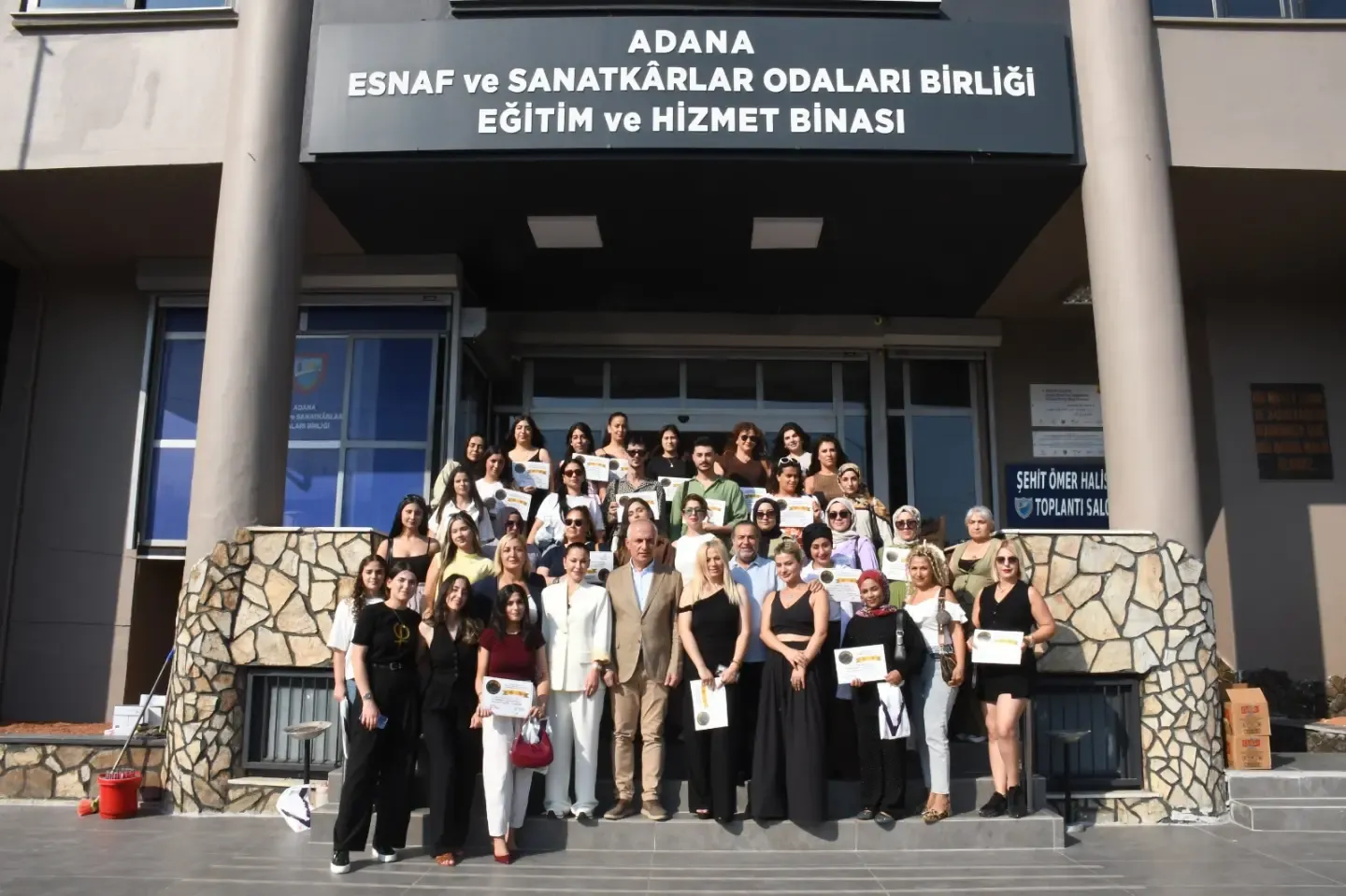 Adana'da Microblading Eğitimi Başarıyla Tamamlandı Kursiyerlere Belgeleri Verildi (3)