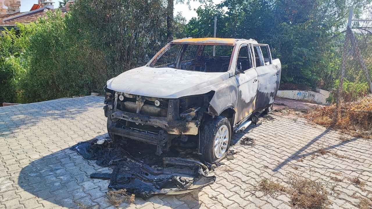 Adana’da Villa Ve Lüks Araç Yandı 58 Yaşındaki Mimar Hayatını Kaybetti (1)