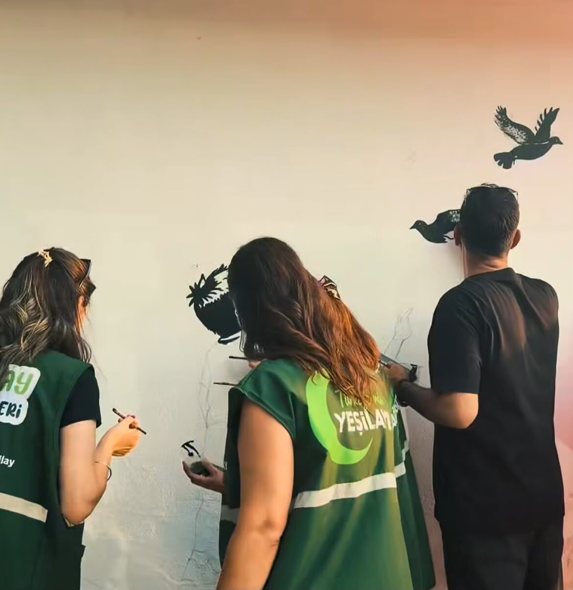 Adana’nın Gri Guvarları Umuda Boyanıyor Yeşilay’dan “Bağımsızlık Duvarı” Hareketi (3)