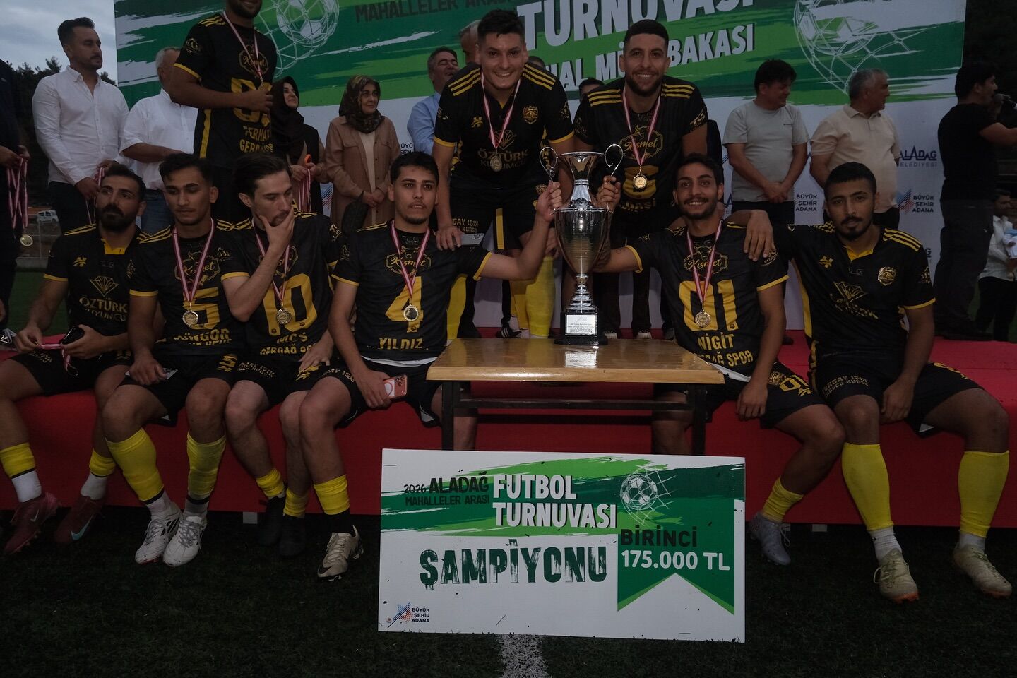 Aladağ’da Futbol Coşkusu Mahalleler Arası Turnuvanın Şampiyonu Belli Oldu (3)