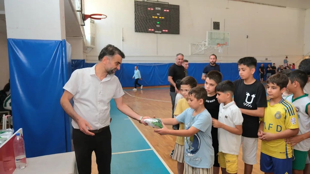 Ceyhan Belediyesi’nden Genç Sporculara Forma Sürprizi (1)