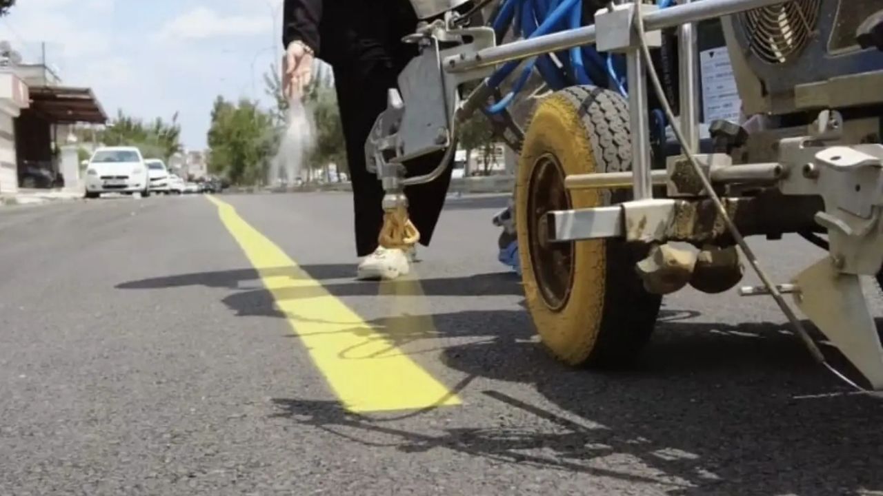 Ceyhan’da Modern Ulaşım Için Yol Çizgileri Yenilendi (1)