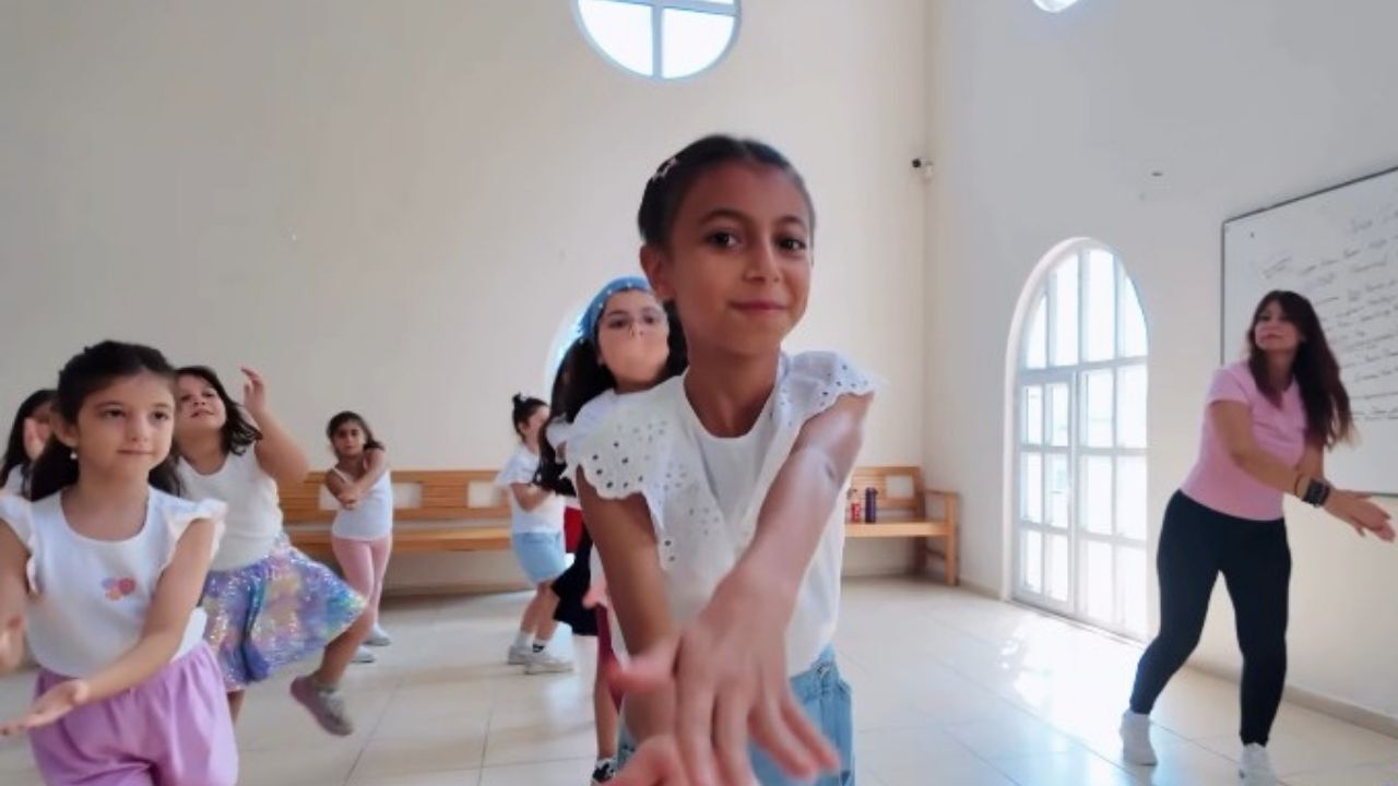 Çukurova’da Çocuklar Dansla Yeteneklerini Keşfediyor (1)