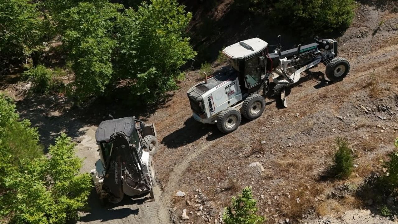 Feke Belediyesi Kızılyer'de Altyapı Ve Yol Çalışmalarını Sürdürüyor (2)