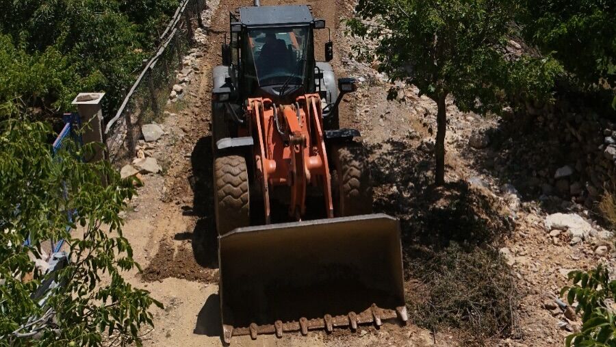 Feke Belediyesi'nden Çondu Mahallesi'nde Ulaşım Seferberliği (2)