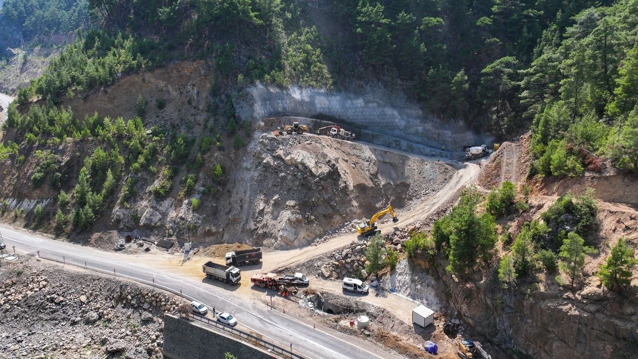Feke Saimbeyli Yoluna 4,8 Milyarlık Yatırım 2 Tünelin Yapımı Sürüyor