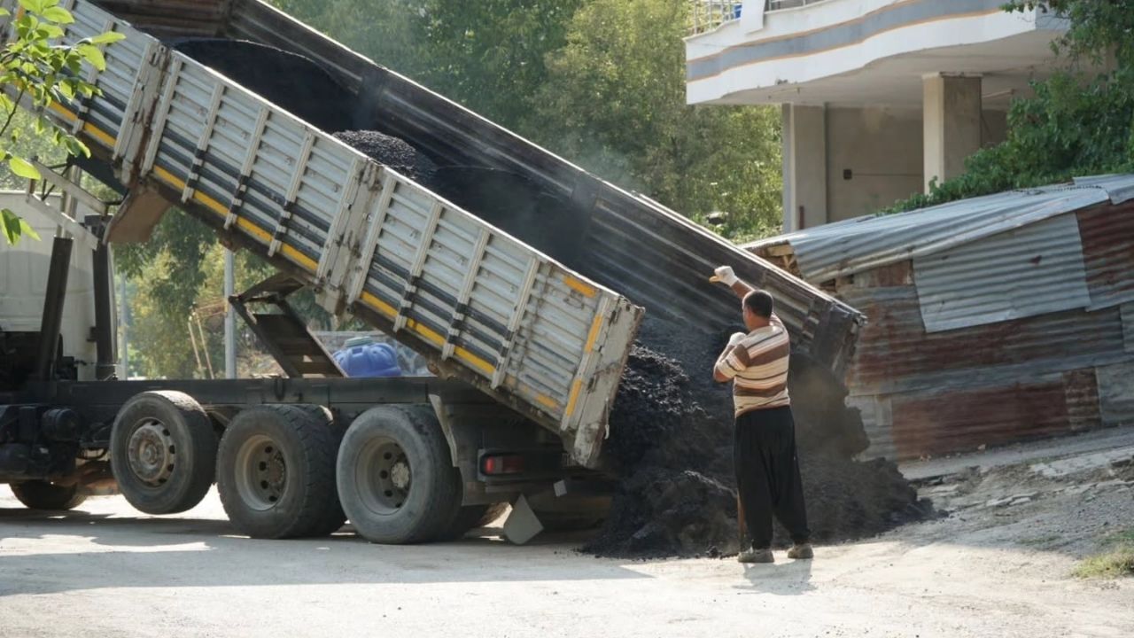 Feke’de Bozulan Yollar Tek Tek Onarılıyor (2)