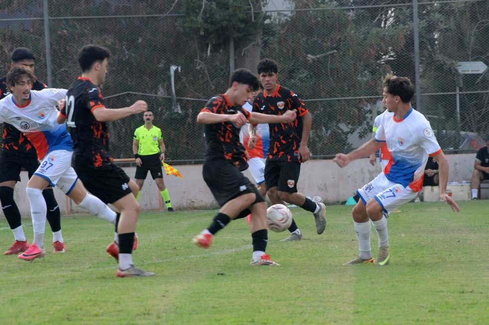 Genç Kadroyla Sahaya Çıkan Adanaspor Sezonun Ilk Maçını Kaybetti (2)