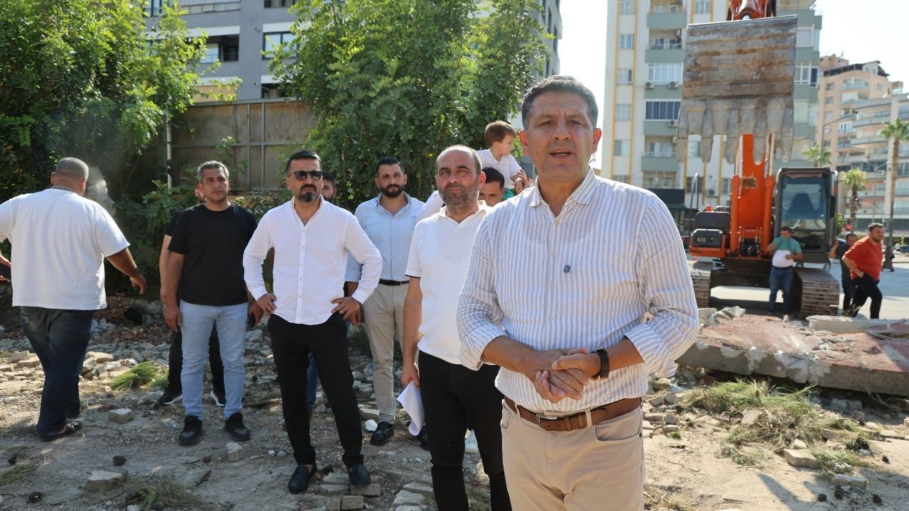 Kozan'da 30 Yıllık Yol Hayali Gerçek Oluyor! İlk Kazma Vuru