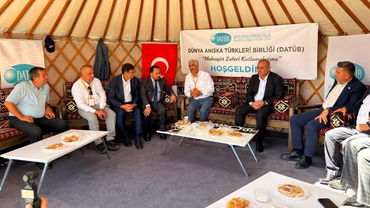 Mhp Heyeti Malazgirt'te Ahıska Türkleriyle Bir Araya Geldi (1)